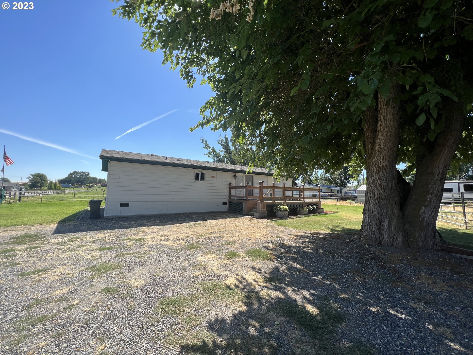 80204 South Edwards Road Hermiston, OR 97838 - Photo 3 of 27 a view of a house with a yard