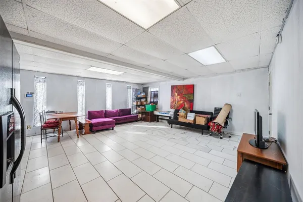 a view of a backyard with plants