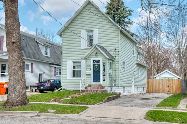 $184,000 | 309 East Williams Street, Owosso, MI 48867