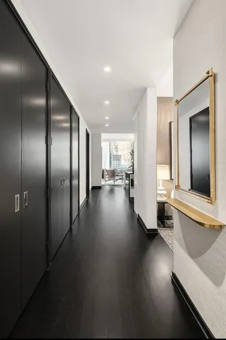 $3,860,000 | 157 West 57th Street, Unit 33E | Midtown Central