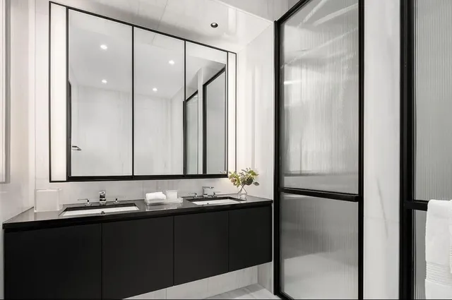 $3,860,000 | 157 West 57th Street, Unit 33E | Midtown Central