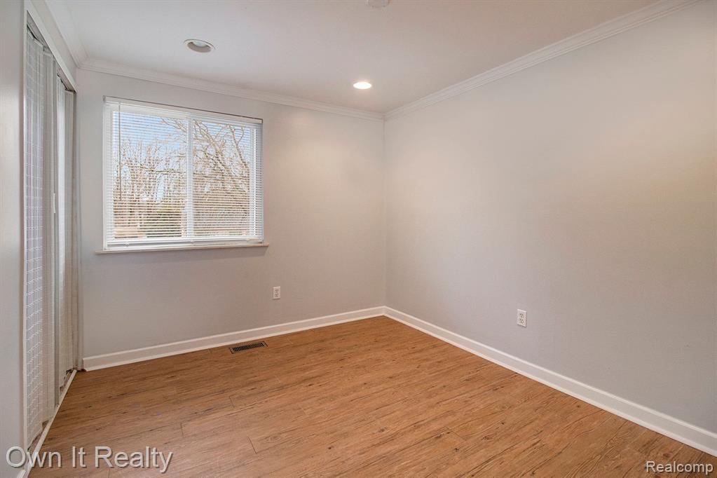 528 Buckingham Road Canton, MI 48188 - Photo 18 of 28