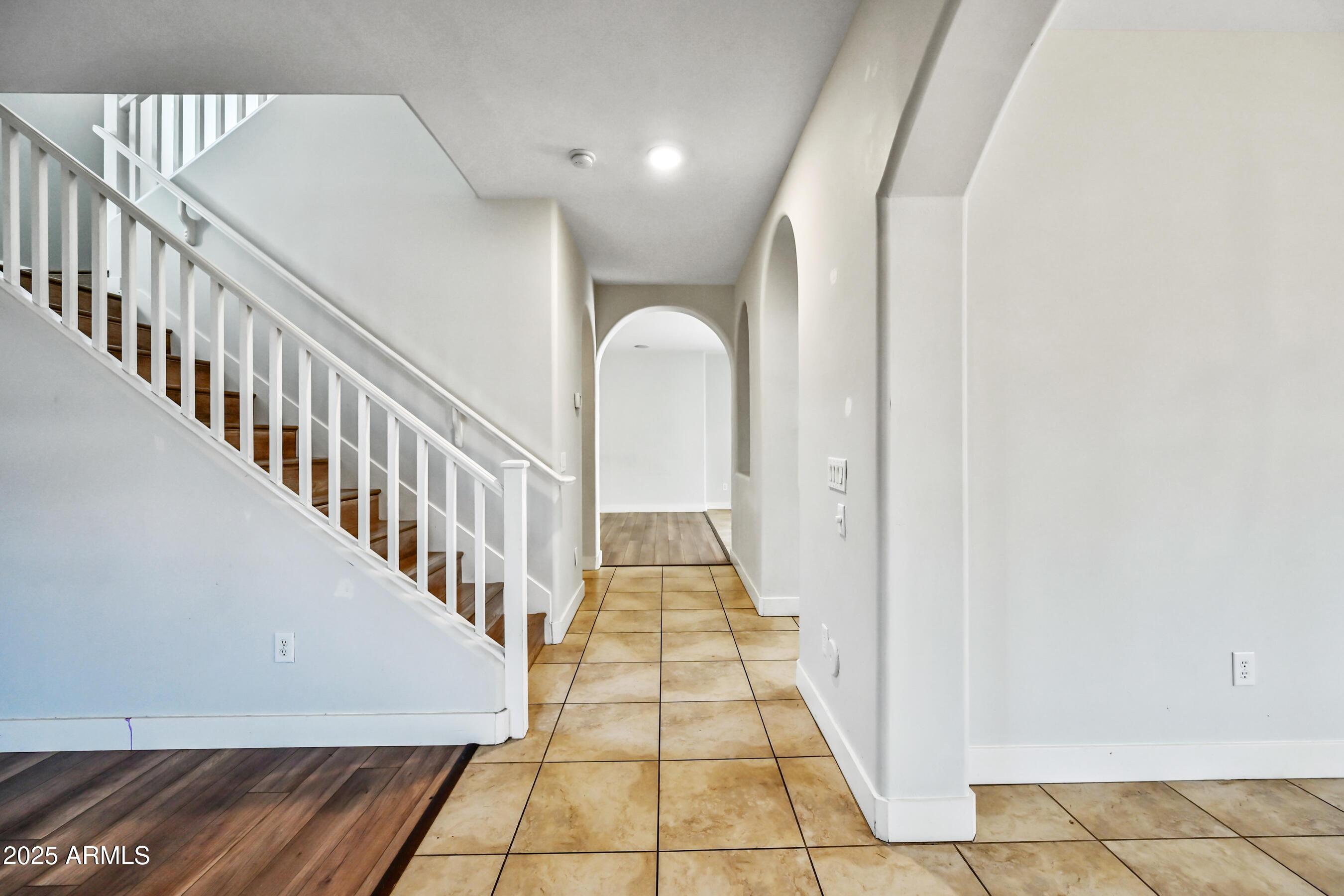 839 South Adam Way Gilbert, AZ 85296 - Photo 3 of 34 2-839SAW-ocupix