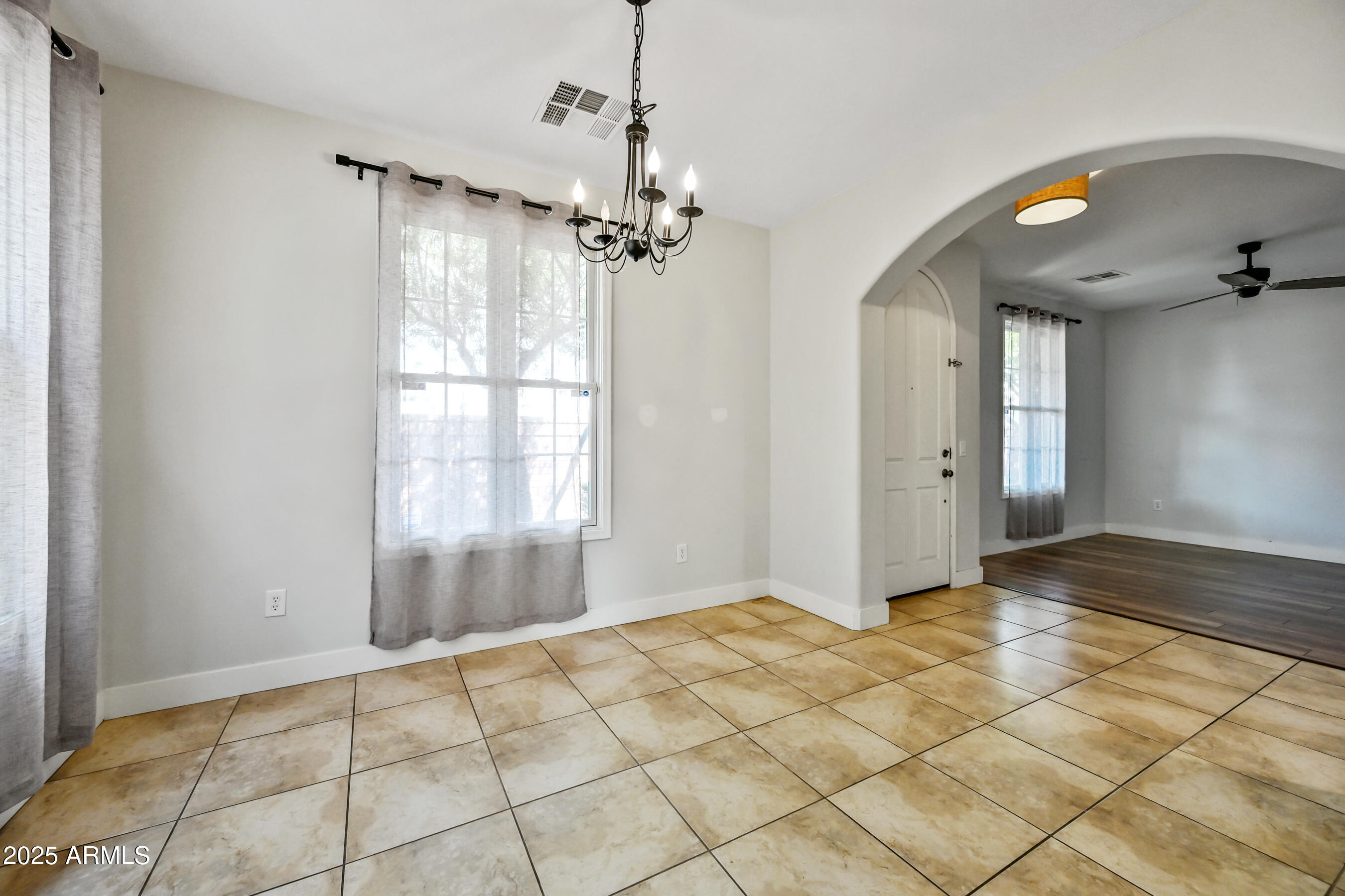 839 South Adam Way Gilbert, AZ 85296 - Photo 4 of 34 13-839SAW-ocupix