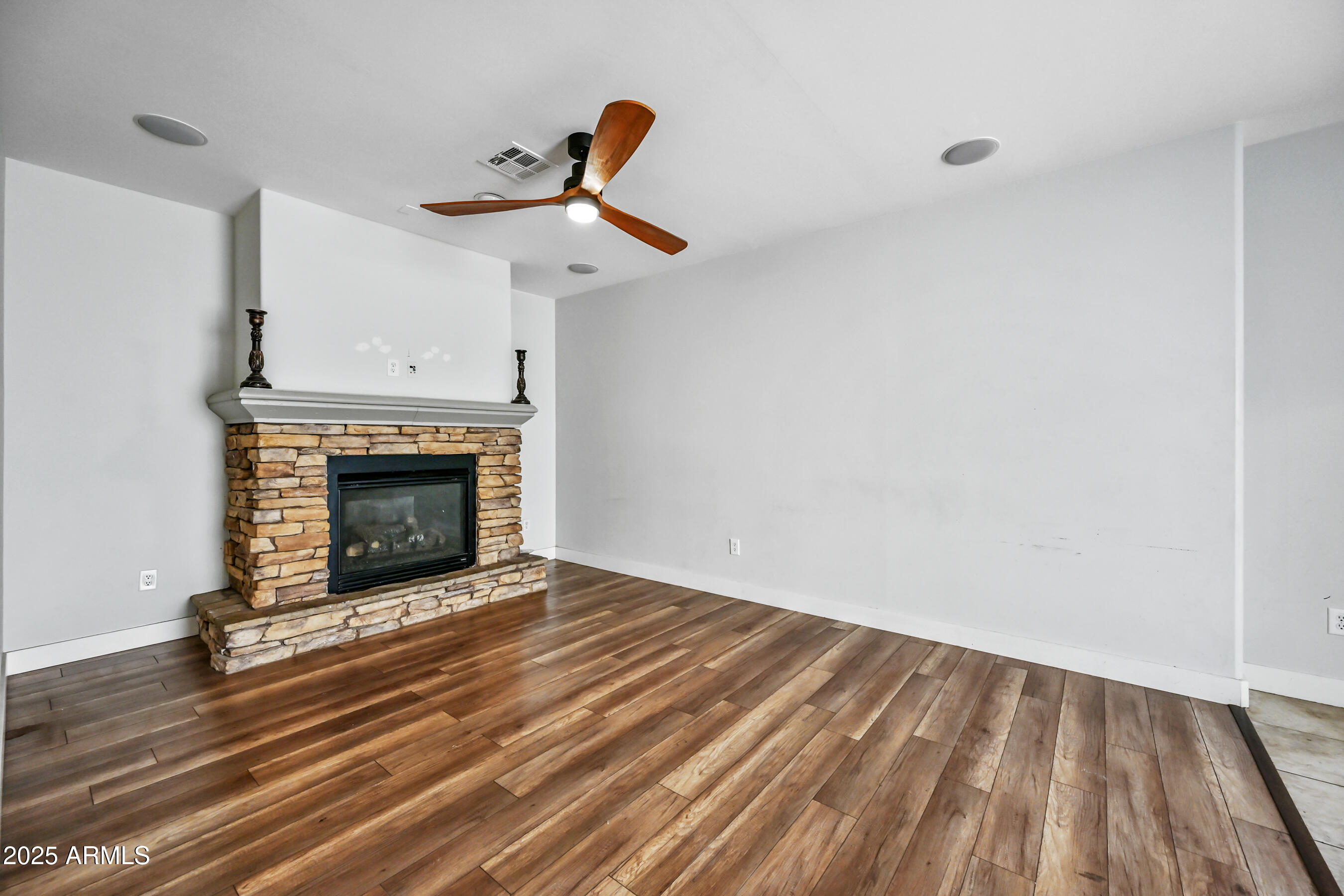 839 South Adam Way Gilbert, AZ 85296 - Photo 8 of 34 6-839SAW-ocupix