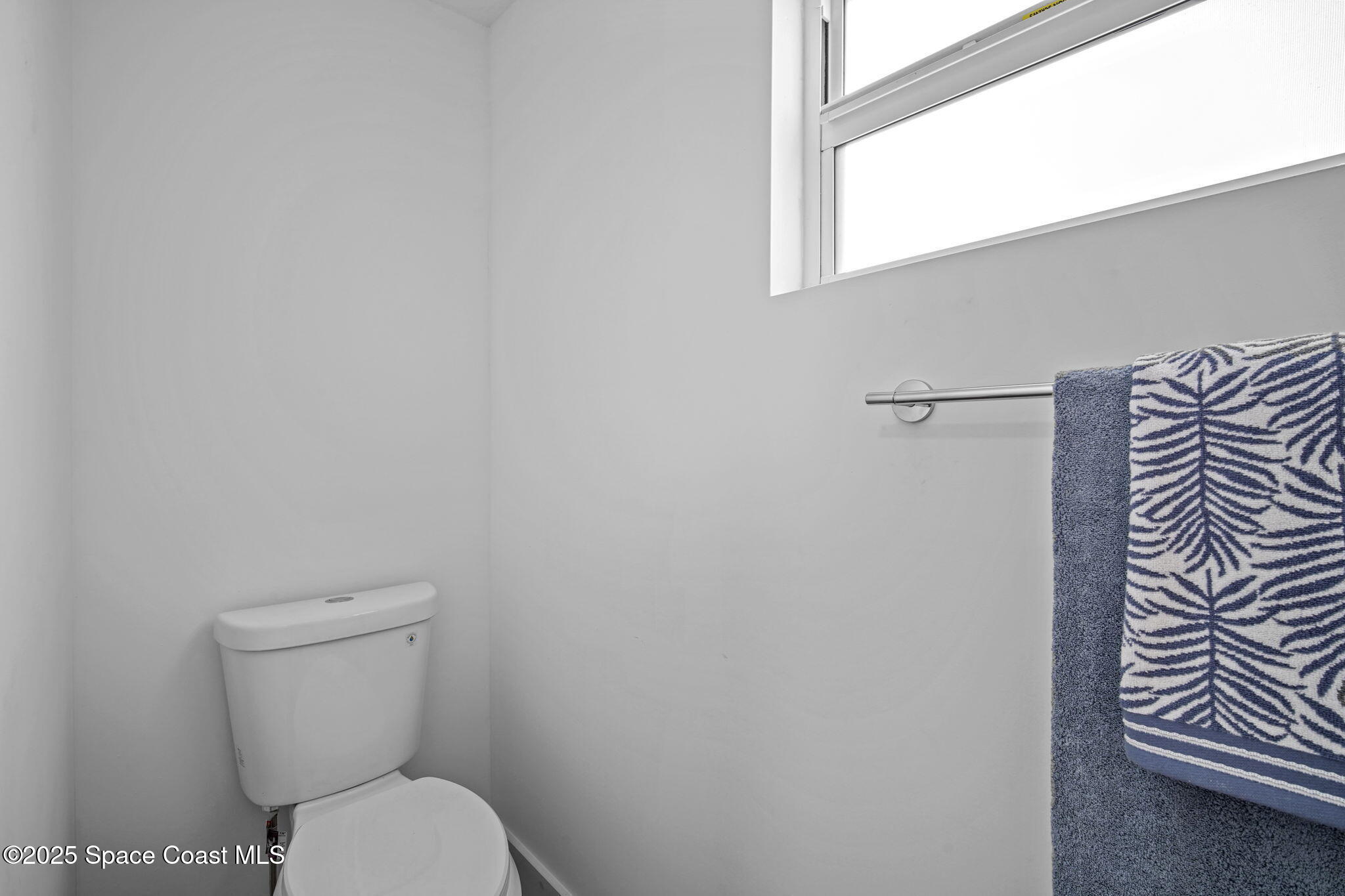 1390 Island Drive Merritt Island, FL 32952 - Photo 24 of 48 31-web-or-mls-ISLAND_PRIMARYBATH9