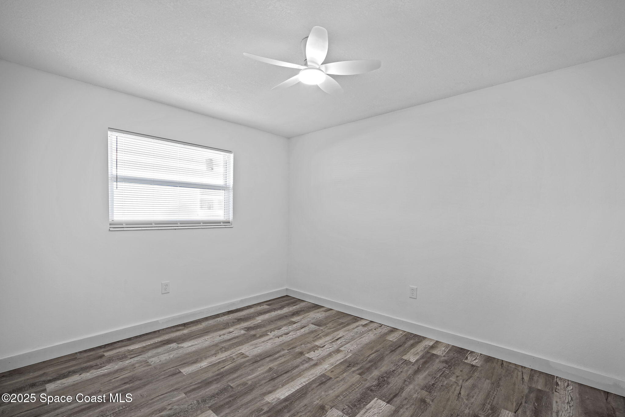 1390 Island Drive Merritt Island, FL 32952 - Photo 26 of 48 33-web-or-mls-ISLAND_BEDROOM3