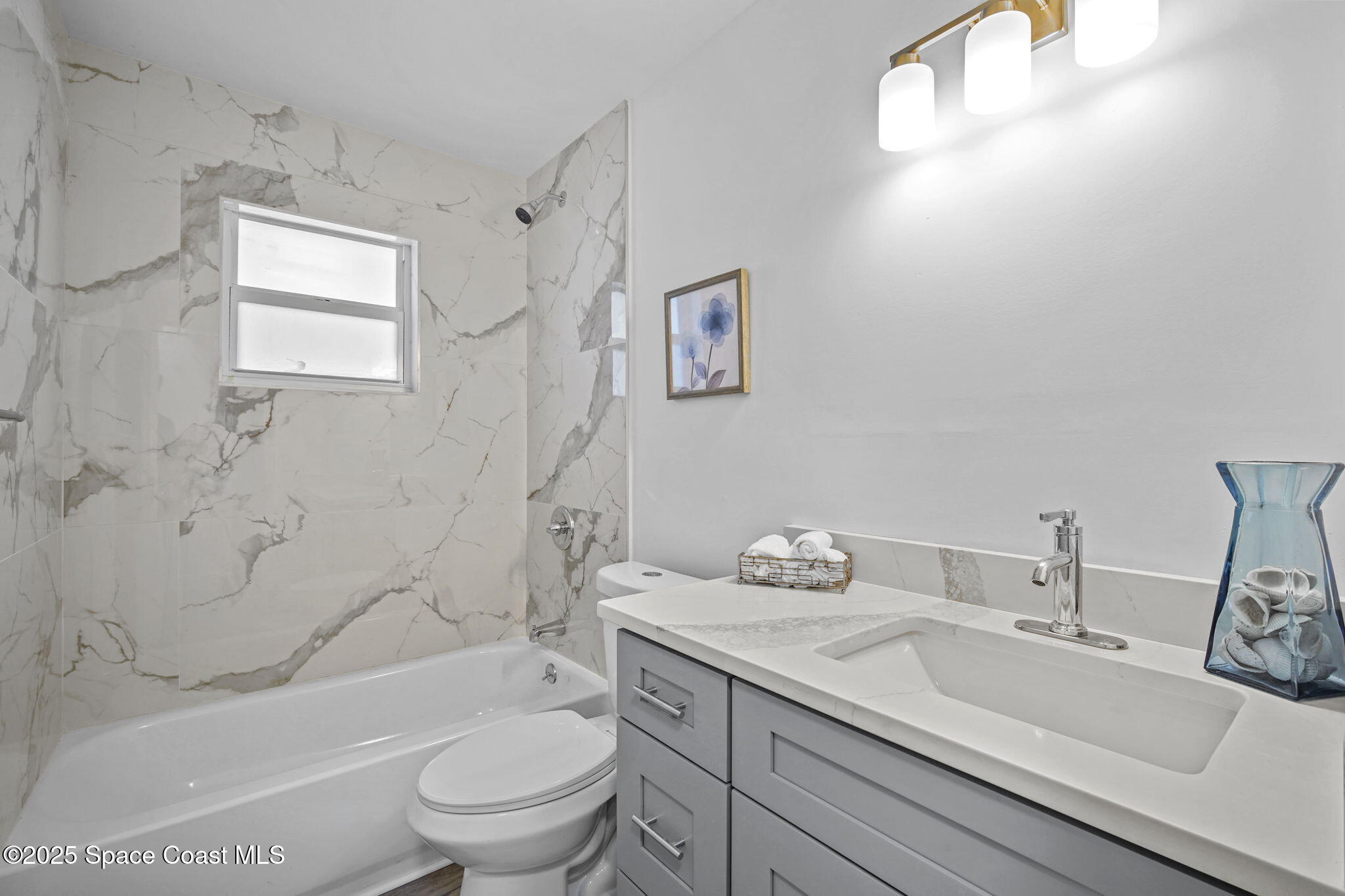 1390 Island Drive Merritt Island, FL 32952 - Photo 29 of 48 36-web-or-mls-ISLAND_BATHROOM3