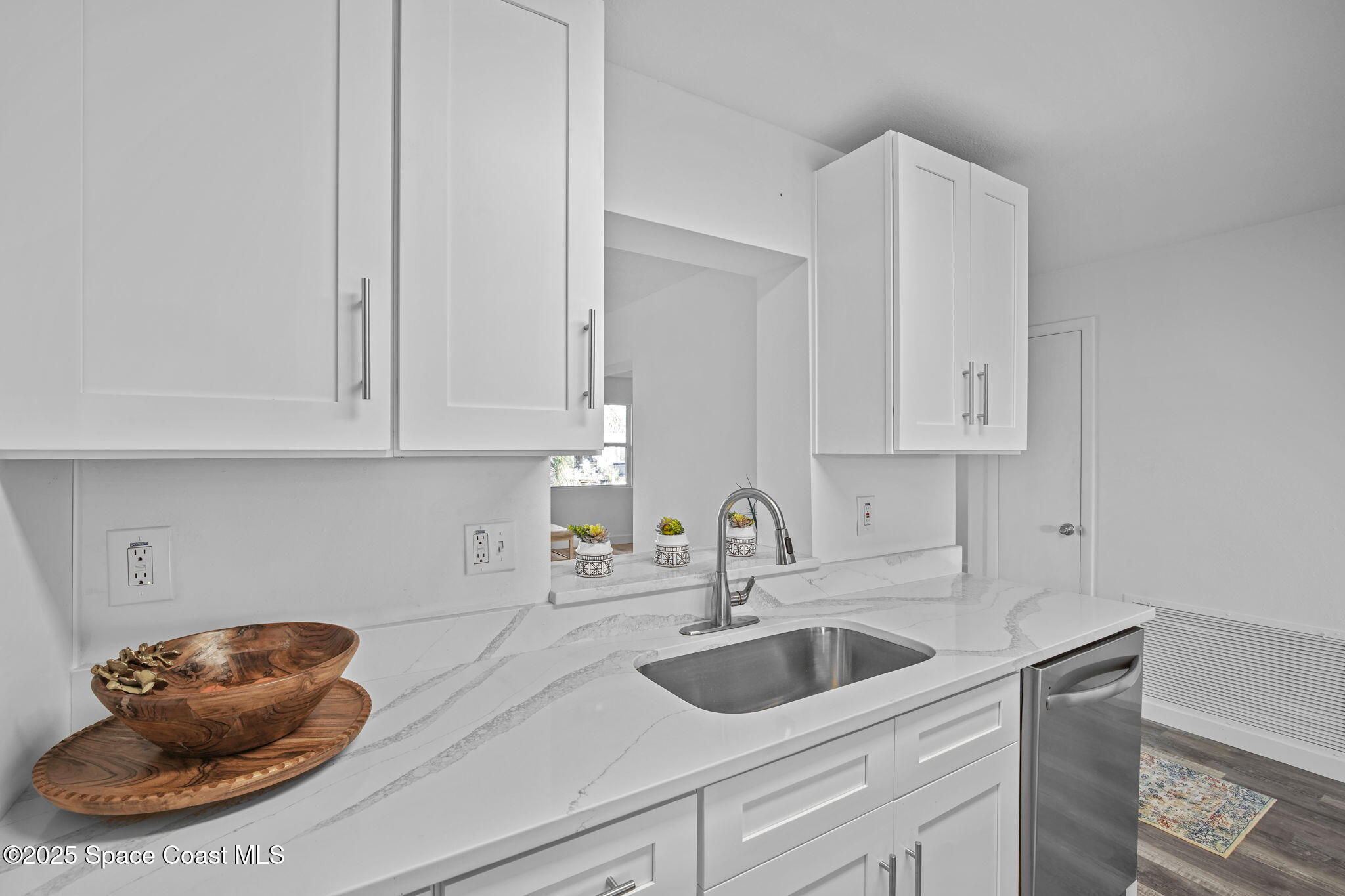 1390 Island Drive Merritt Island, FL 32952 - Photo 9 of 48 11-web-or-mls-ISLAND_KITCHEN15