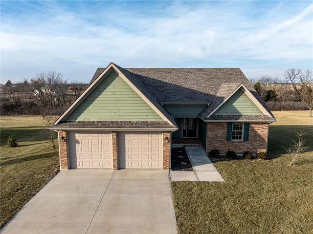 $610,000 | 21648 West Limestone Rdg Street, Paola, KS 66071