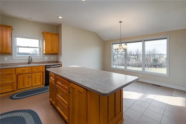 $610,000 | 21648 West Limestone Rdg Street, Paola, KS 66071