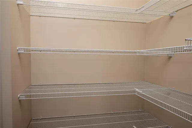 $610,000 | 21648 West Limestone Rdg Street, Paola, KS 66071