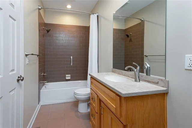 $610,000 | 21648 West Limestone Rdg Street, Paola, KS 66071