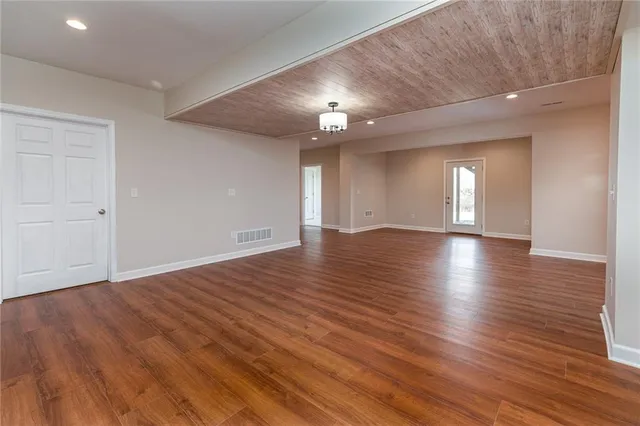 $610,000 | 21648 West Limestone Rdg Street, Paola, KS 66071