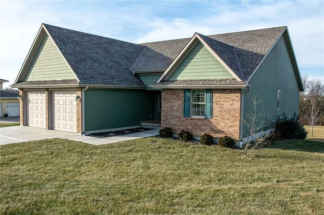 $610,000 | 21648 West Limestone Rdg Street, Paola, KS 66071