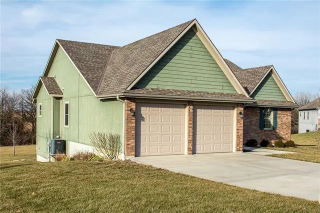 $610,000 | 21648 West Limestone Rdg Street, Paola, KS 66071