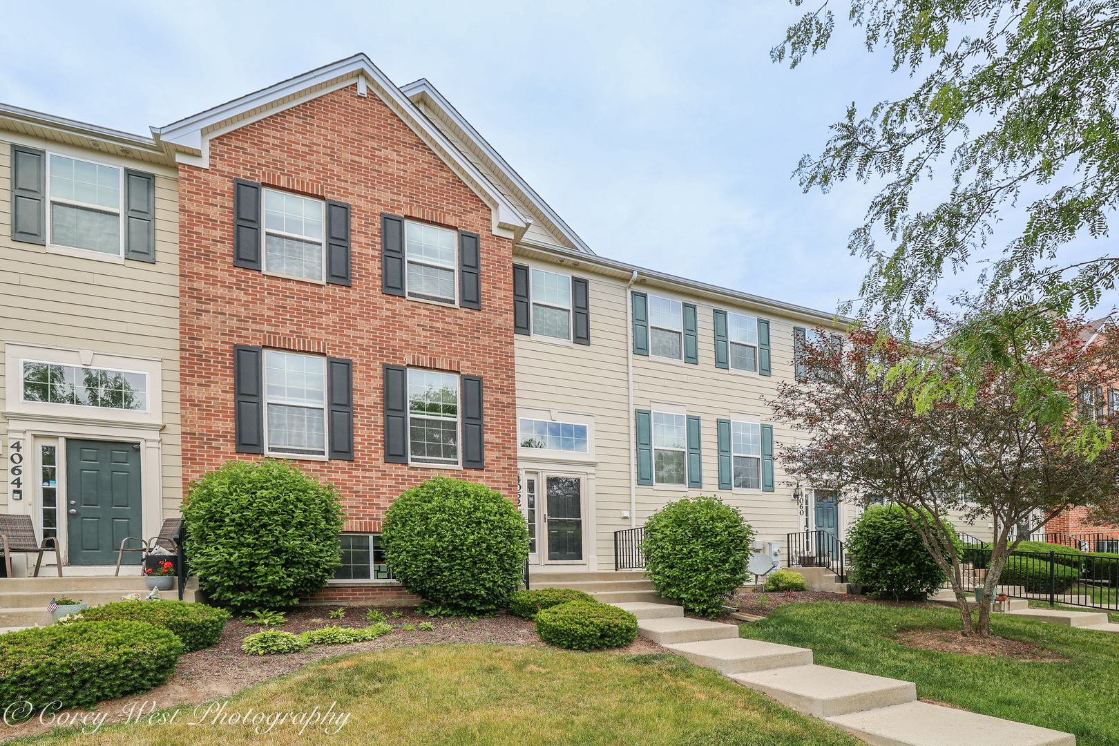 4062 Pompton Avenue Elgin, IL 60124 - Photo 2 of 41