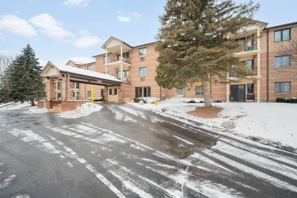 $199,900 | 530 North Silverbrook Drive, Unit 335, West Bend, WI 53090