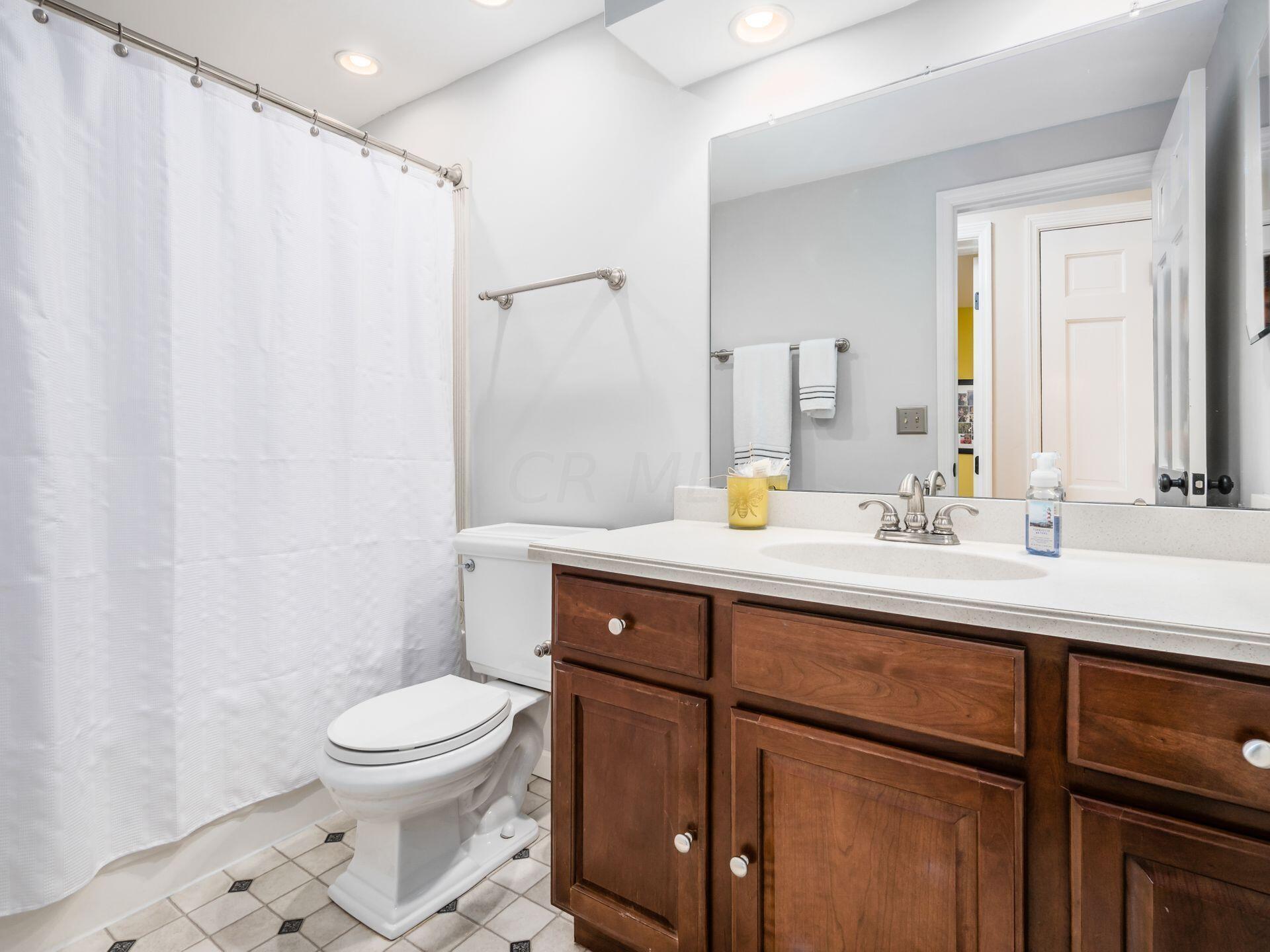 4431 Shire Mill Road Hilliard, OH 43026 - Photo 25 of 35 Hall Bath