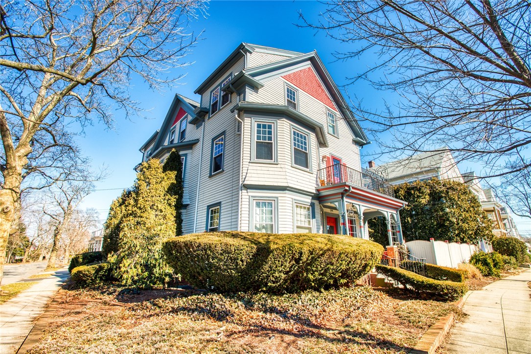 194 Rochambeau Avenue Providence, RI 02906 - Photo 1 of 28 Gallery Image 1