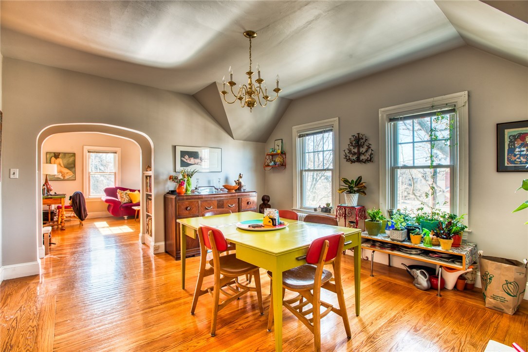 194 Rochambeau Avenue Providence, RI 02906 - Photo 13 of 28 3rd floor dining room