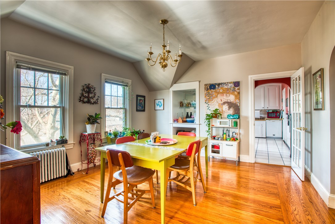 194 Rochambeau Avenue Providence, RI 02906 - Photo 14 of 28 3rd floor dining room