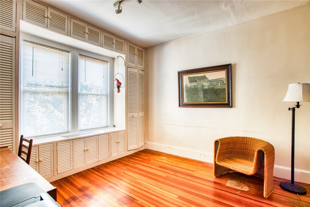 194 Rochambeau Avenue Providence, RI 02906 - Photo 8 of 28 2nd floor bedroom 2