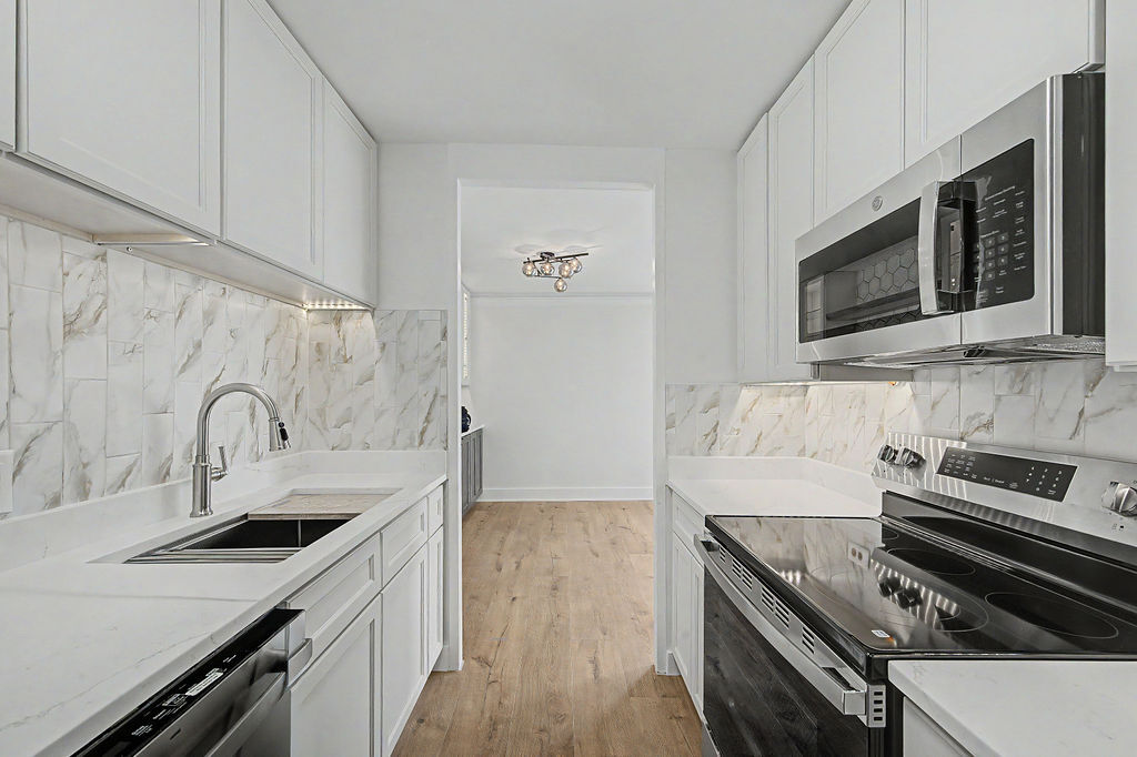 5740 North Sheridan Road, Unit 17C Chicago, IL 60660 - Photo 12 of 32
