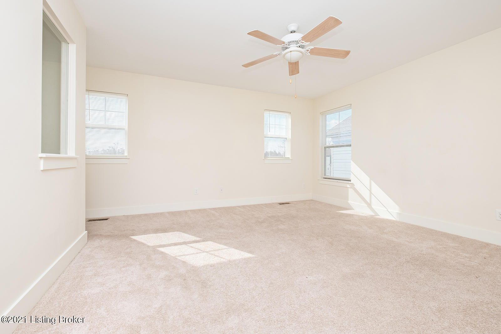 3433 Boxelder Road Louisville, KY 40216 - Photo 17 of 41 20210202_1815