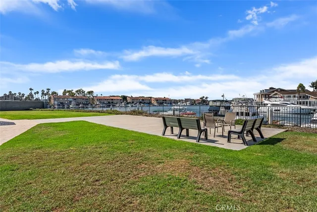 a view of a garden with lawn chairs