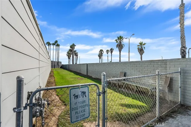 a view of a tennis court