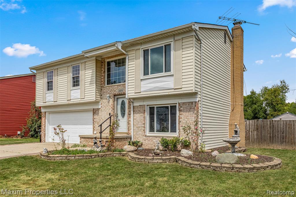 22254 Derby Road Trenton, MI 48183 - Photo 3 of 27 Gallery Image 3