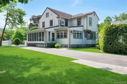 $1,628,000 | 1 Eighth Street, Pelham, NY 10803