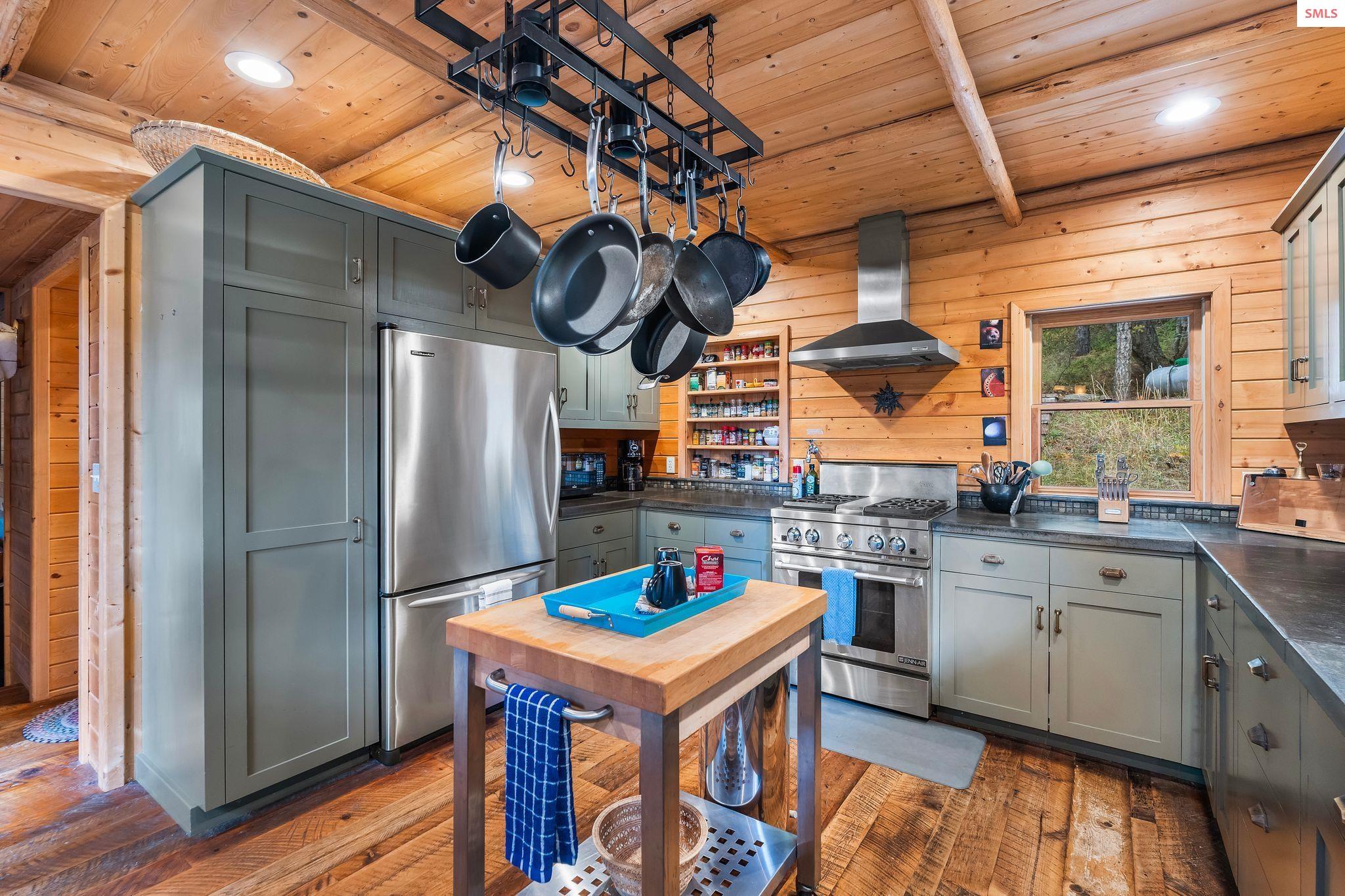 6162 Eureka Road Sagle, ID 83860 - Photo 9 of 94 Gallery Image 9