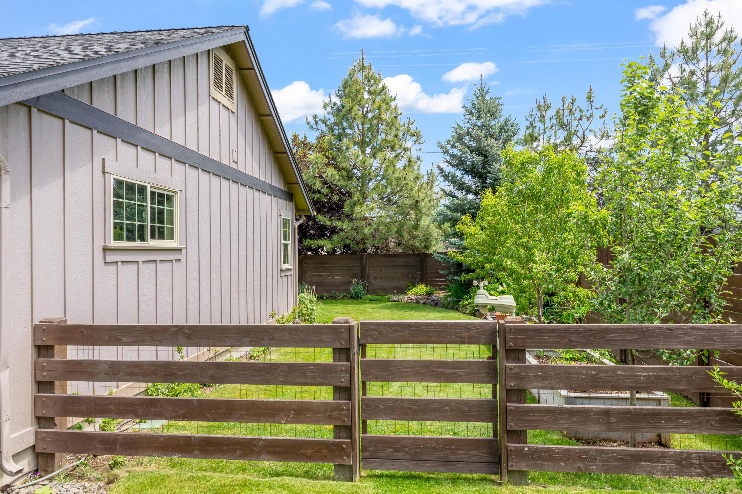 210 Northwest Saddle Ridge Loop Prineville, OR 97754 - Photo 28 of 38 a view of a house with a yard