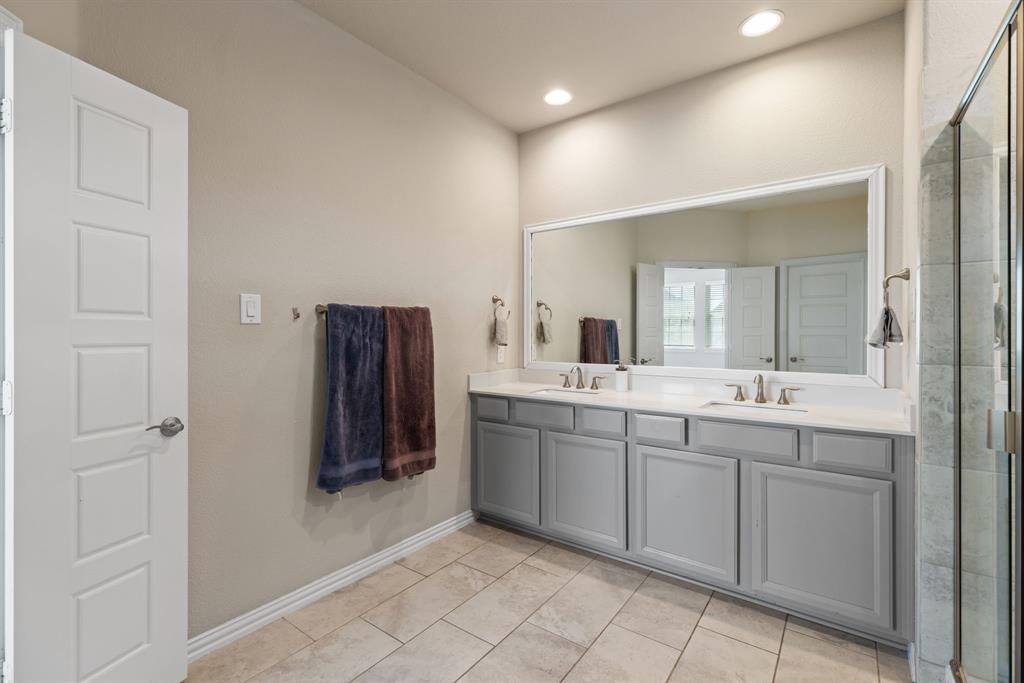 620 Ansley Way Allen, TX 75013 - Photo 22 of 31 a bathroom with double sink and a mirror