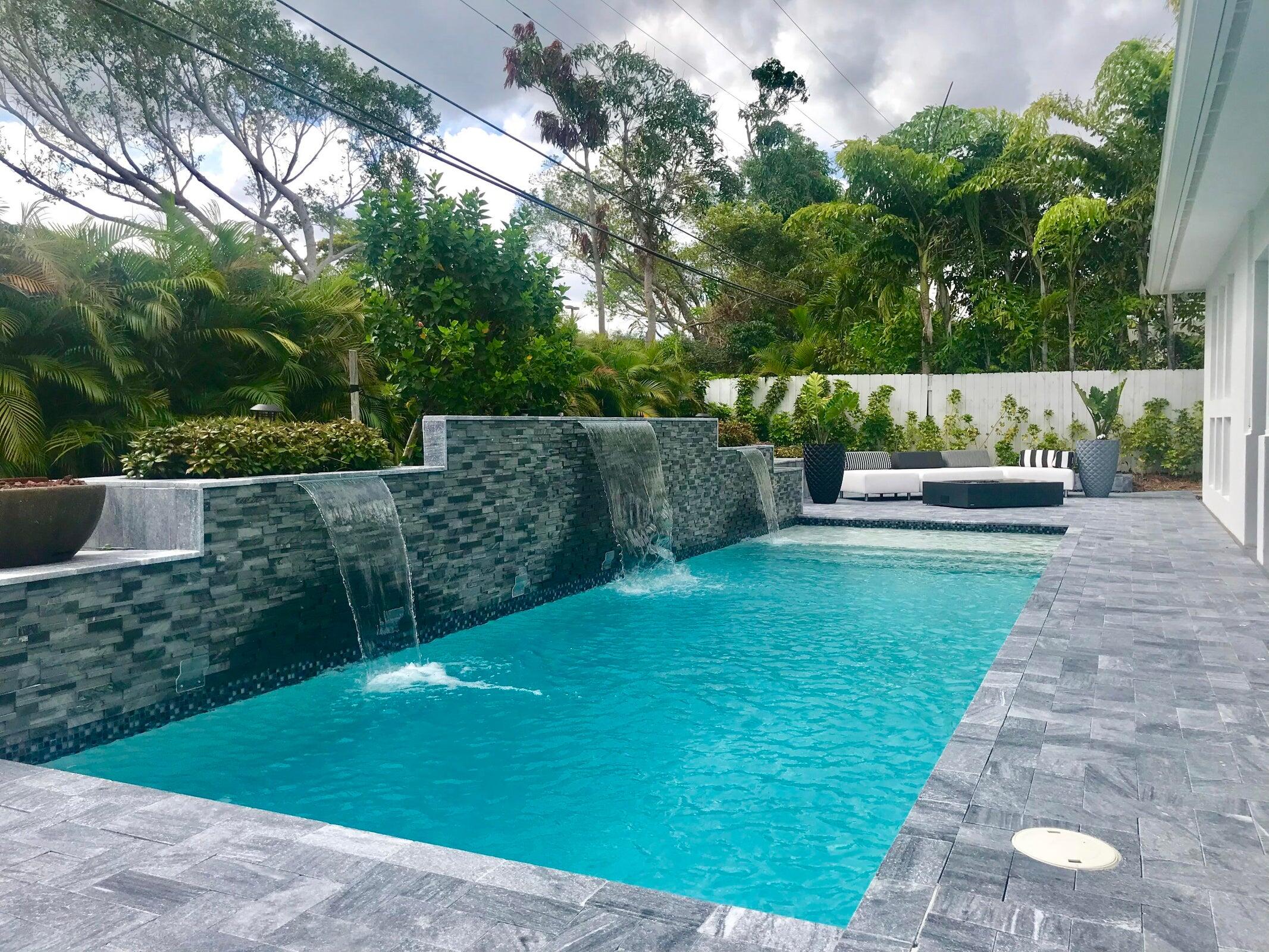 951 Northeast 2nd Terrace Boca Raton, FL 33432 - Photo 16 of 27 pool