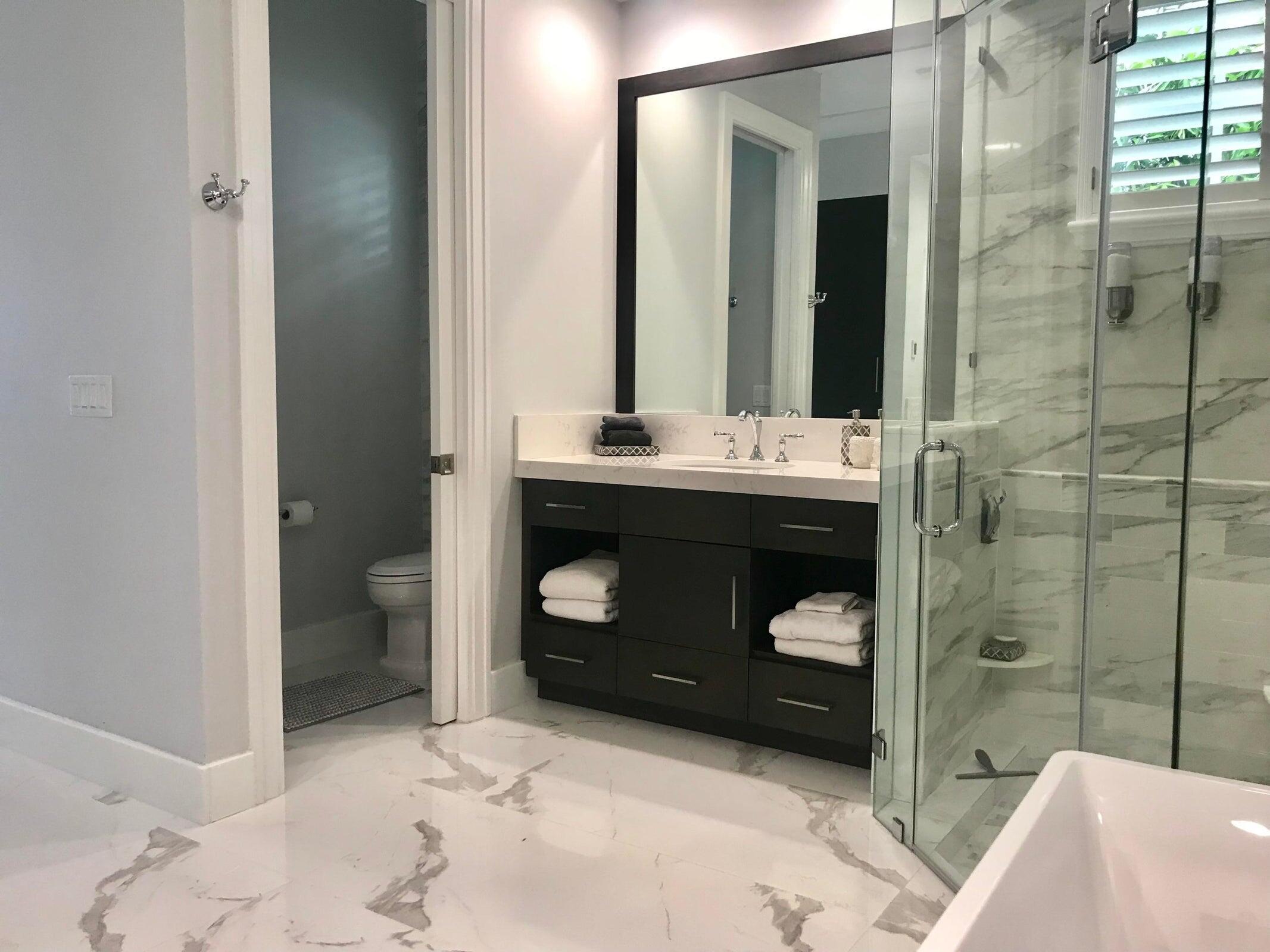 951 Northeast 2nd Terrace Boca Raton, FL 33432 - Photo 23 of 27 guest bathroom