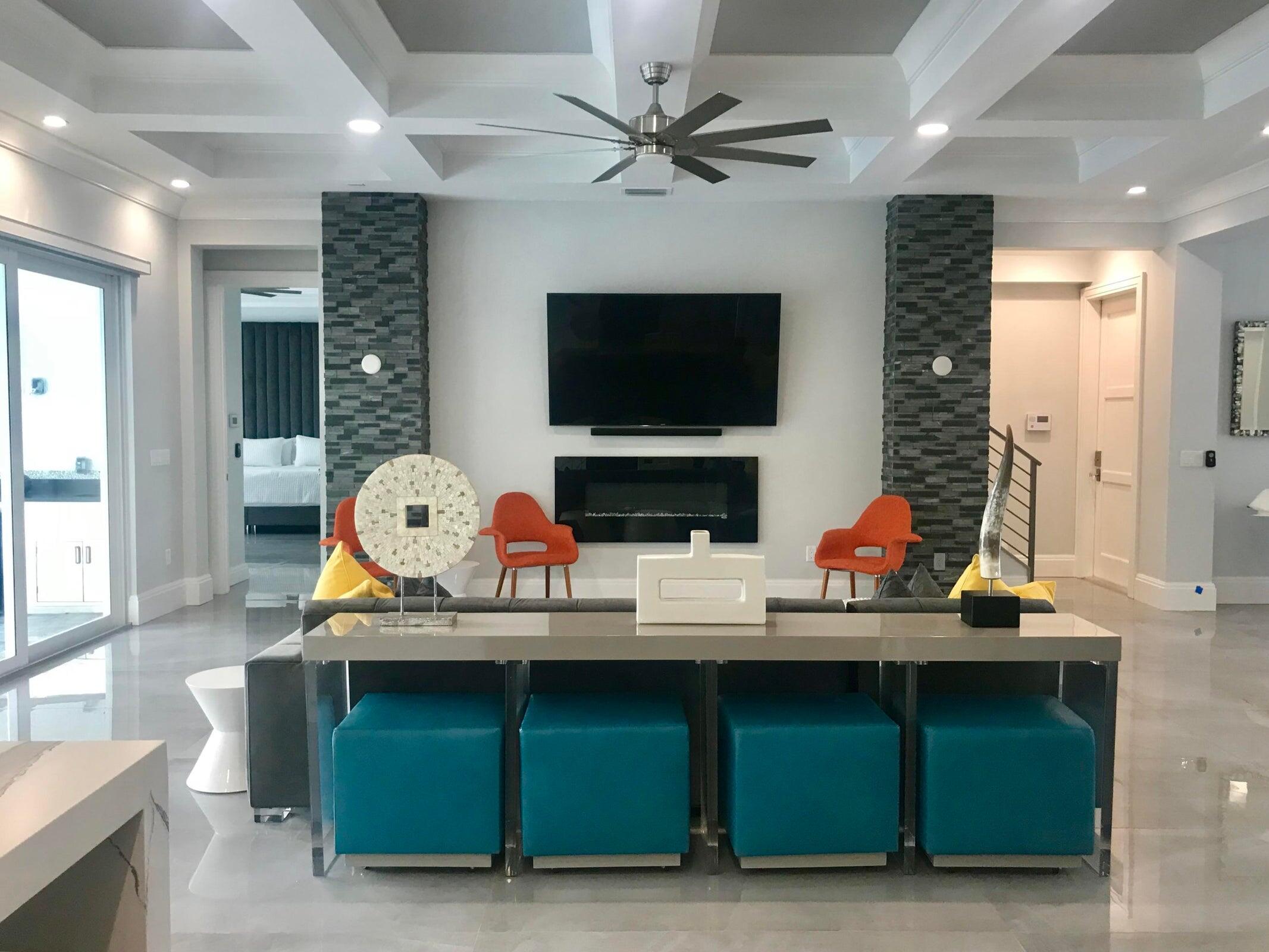 951 Northeast 2nd Terrace Boca Raton, FL 33432 - Photo 3 of 27 Living room