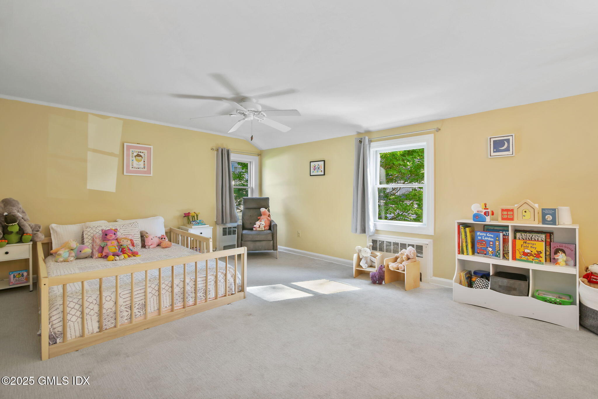7 Pleasant View Place Old Greenwich, CT 06870 - Photo 17 of 22 a bedroom with furniture and a book shelf