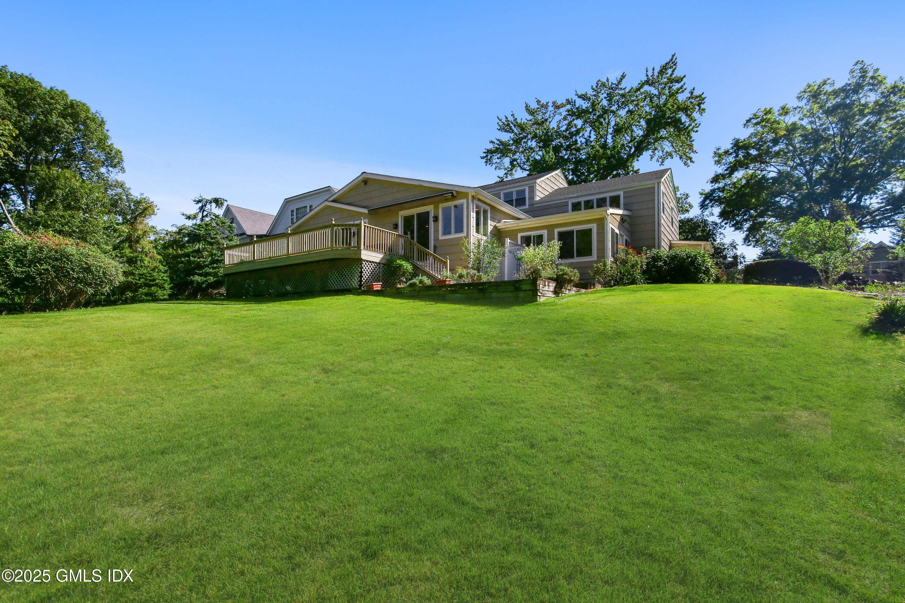 7 Pleasant View Place Old Greenwich, CT 06870 - Photo 20 of 22 a front view of a house with a garden