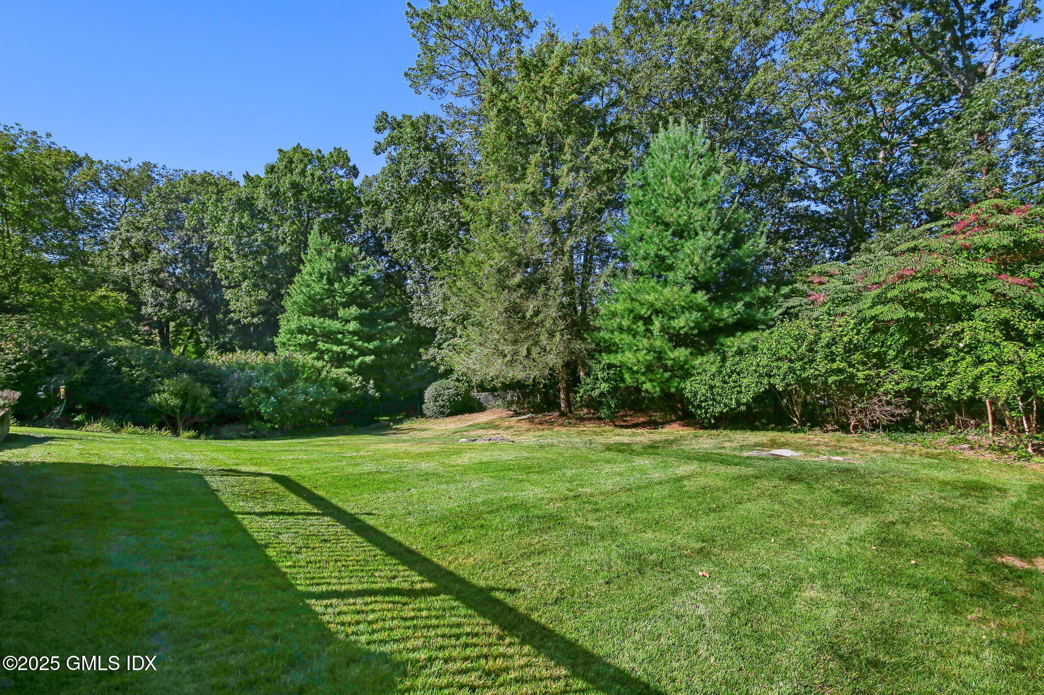7 Pleasant View Place Old Greenwich, CT 06870 - Photo 22 of 22 a view of a grassy field with trees
