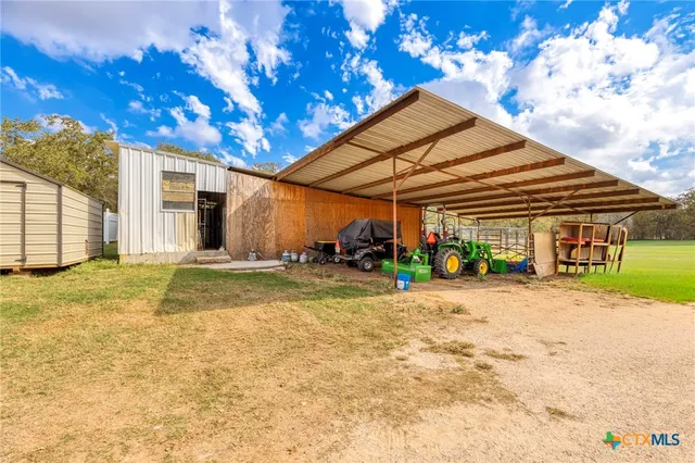 $589,000 | 771 Hillje Road, Kingsbury, TX 78638
