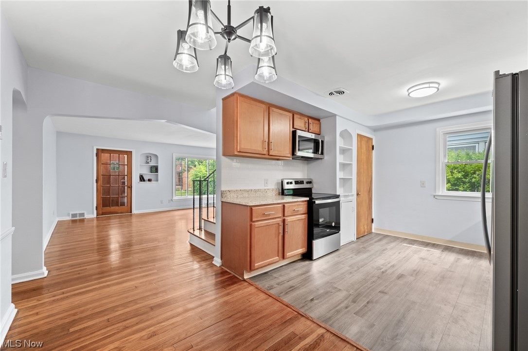 3694 Grosvenor Road Cleveland, OH 44118 - Photo 7 of 29