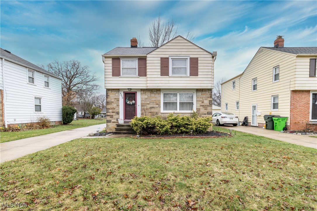 4523 Laurel Road Cleveland, OH 44121 - Photo 1 of 23
