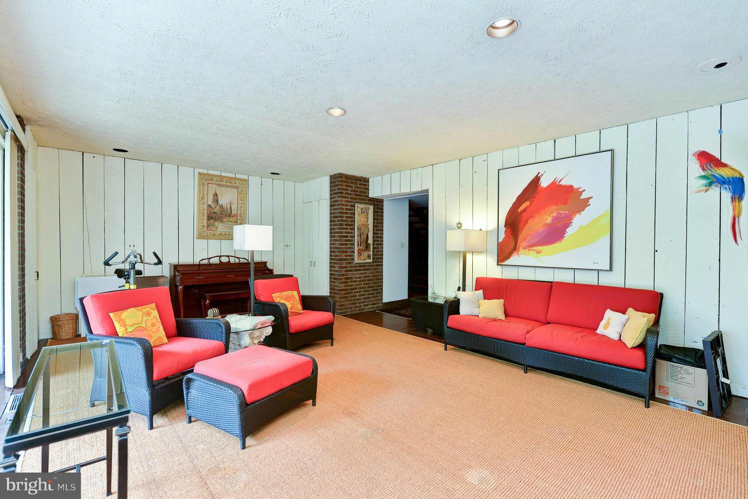 7512 Fort Hunt Road Alexandria, VA 22307 - Photo 12 of 16 Family Room
