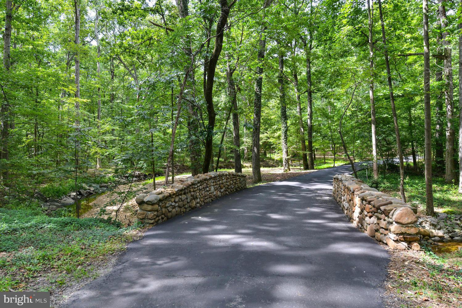 7512 Fort Hunt Road Alexandria, VA 22307 - Photo 16 of 16 Entry on Fort Hunt Road