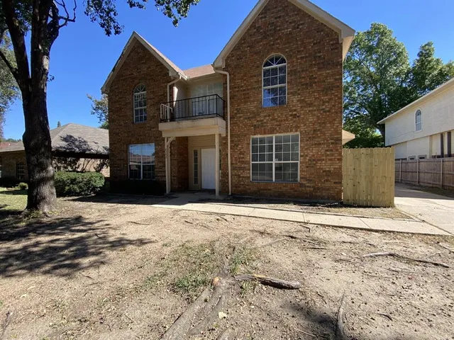 $2,495 | 4150 Briar Hill Drive, Grand Prairie, TX 75052