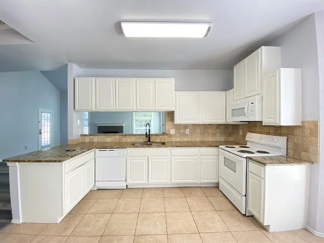 $2,495 | 4150 Briar Hill Drive, Grand Prairie, TX 75052