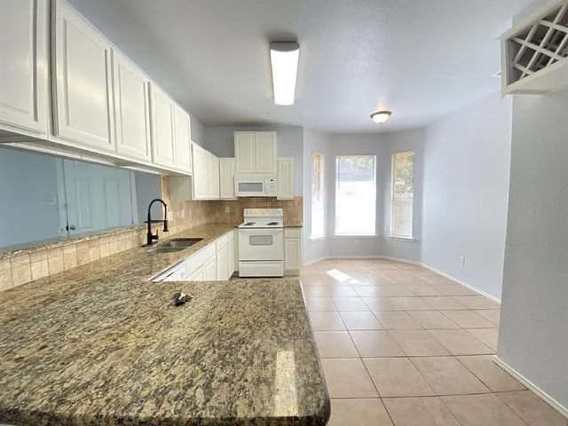 $2,495 | 4150 Briar Hill Drive, Grand Prairie, TX 75052